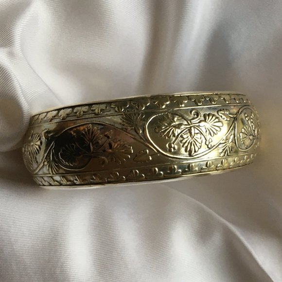 Leaf Pattern Bracelet - Picture 3 of 4